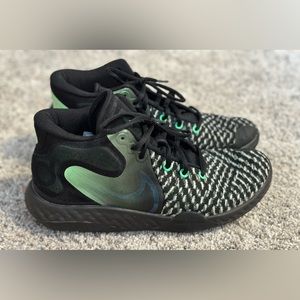 Men’s 8.5 Nike Sneakers